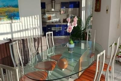 Casă individuală cu 5 camere cu Teren 8850 Mp în Central - 8