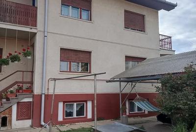 Casă individuală cu 8 camere în Spitalului