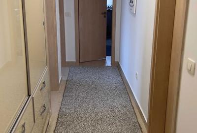 Apartament cu 3 camere decomandat în Tractorul - 1