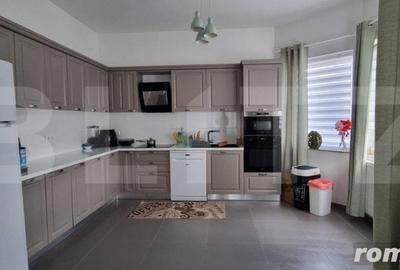 Casă cu 5 camere cu Teren 1300 Mp în Central - 2