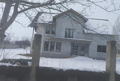 Casă cu 6 camere în Titu - 2