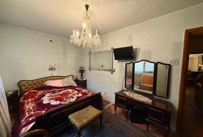 Apartament cu 3 camere semidecomandat în Titan