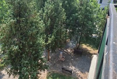 Vand apartament 2 camere Etaj 3 - 5