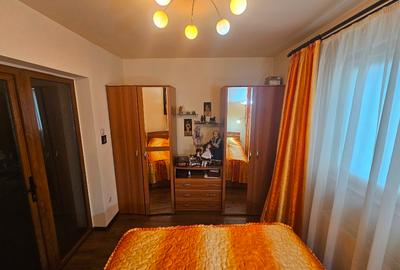 Etaj de vilă cu 4 camere si mansardă. - 9