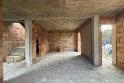 Duplex cu 5 camere cu Canalizare în Florești - 3
