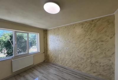 Garsoniera de vanzare zona CET, etaj1, RECENT RENOVATA