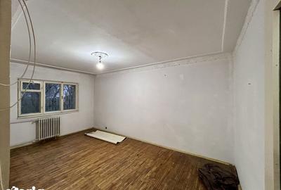 Apartament cu 3 camere decomandat în 9 Mai - 18