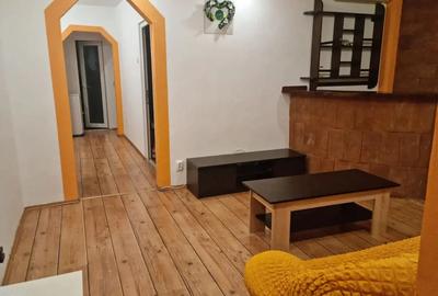 Proprietar vand apartament 3 camere semidecomandat ,mobilat, utilat Proprietar vand apartament 3 camere semidecomandat ,mobilat, utilat - 1
