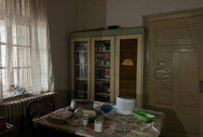 Casă cu 6 camere cu Teren 500 Mp în Central