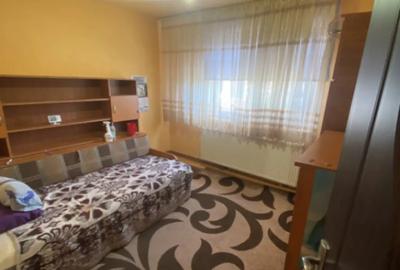 Apartament cu 3 camere decomandat în Filiași - 3