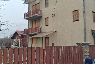 Casă cu 4 camere în Central - 1