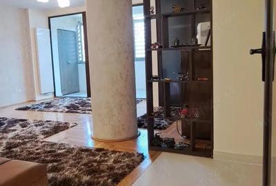 Apartament cu 3 camere în 13 Decembrie - 2
