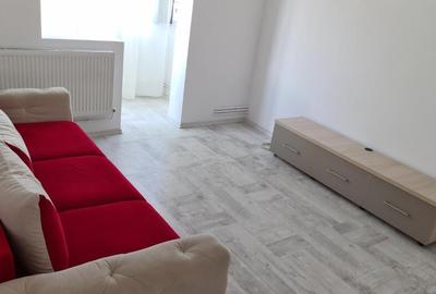 Apartament cu 3 camere semidecomandat în Astra