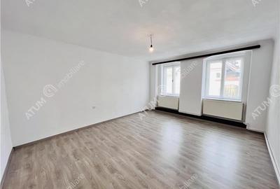 Apartament cu 3 camere în Orașul de Jos