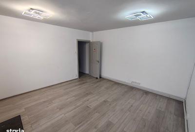 Spațiu comercial, de 33 mp, în Central - 4