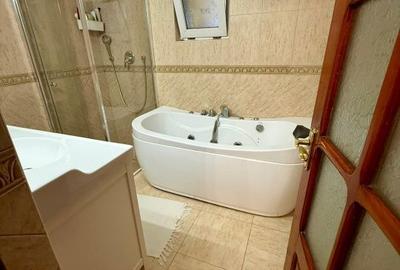 Casă cu 4 camere cu Canalizare în Central - 7