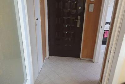 Apartament cu 2 camere semidecomandat în Tractorul - 5