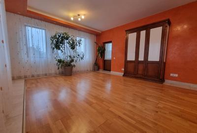 Casă cu 5 camere în Bucium