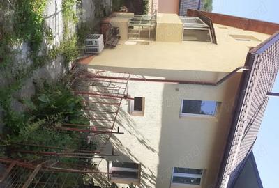 Casă cu 4 camere în Noua - 1