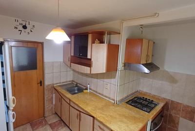 Apartament 2 camere, str. Dunavat, et. 3/4 - 6