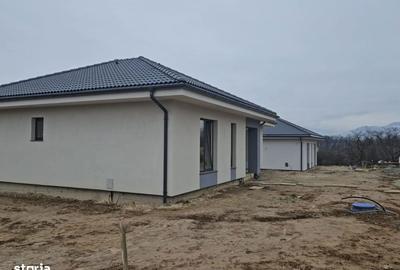 Casă cu 4 camere în Satu Nou de Jos - 2