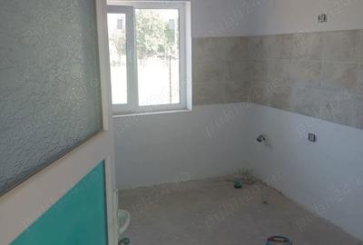 Casă cu Teren 400 Mp în Pecineaga - 2