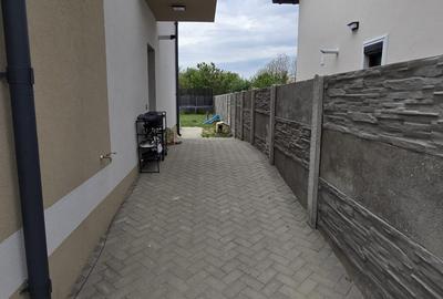 Duplex despartit prin camera tehnica - 4 camere Toate Utilitatile - 4