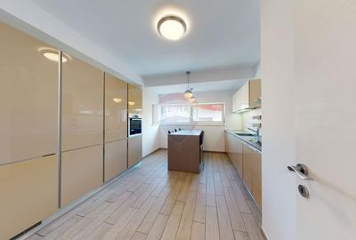 Apartament cu 6 camere decomandat în Nordului