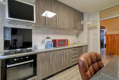Piata Progresul- Apartament 4 camere + boxa si parcare - Comision 0% - 13