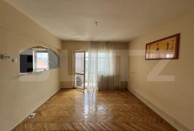 Apartament cu 4 camere decomandat în Central