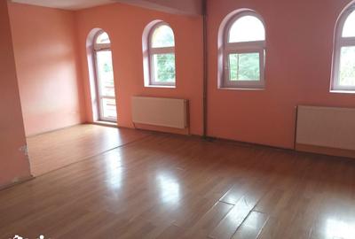 Spațiu comercial, de 700 mp, în Central - 7