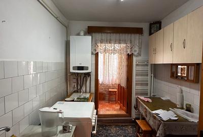 Apartament cu 2 camere decomandat, etaj 1/4, zona Canta - 3