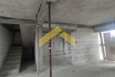 Casa la rosu de vanzare in localitatea Fantanele - 4