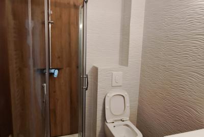 Apartament cu 3 camere semidecomandat, mobilat în 13 Septembrie - 22