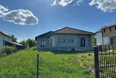 Casă cu 6 camere cu Teren 810 Mp în Central - 1