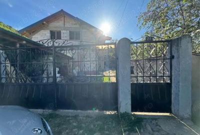 Casă cu 3 camere în Central - 1