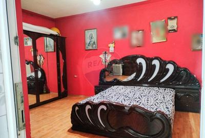 Casa cu 7 camere spa?ioase ideala pentru doua familii - 16