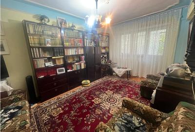 Apartament trei camere - Zona Școala nr. 10 - etajul 2 - 2