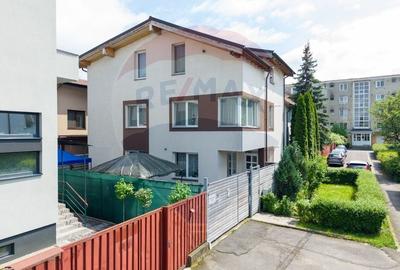 Apartament cu 3 camere decomandat în Tractorul - 18