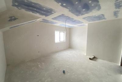 Casă cu 4 camere cu Teren 290 Mp în Moșnița Veche