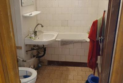Vand apartament etaj 2 in cartier Micro 3 - 5