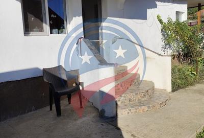 Casă cu 4 camere cu Teren 1860 Mp în Cernat - 9