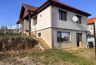 Casa de vanzare 70 mp utili + nivel inferior luminos amenajabil, cu intrare separata, teren 500 - 7