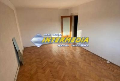 Apartament cu 3 camere decomandat în Cetate