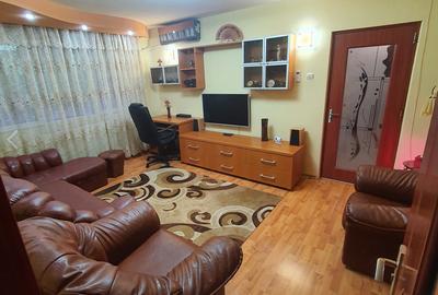 Apartament cu 3 camere semidecomandat, mobilat în Brâncoveanu