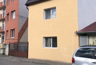 Spațiu comercial, de 400 mp, în Central - 3