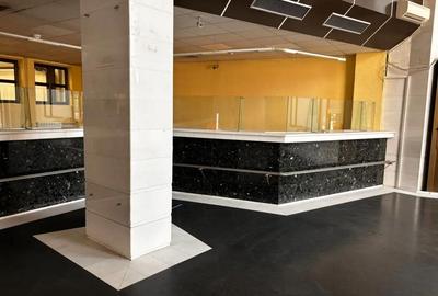 Spațiu comercial, de 1,800 mp, în Ultracentral - 3