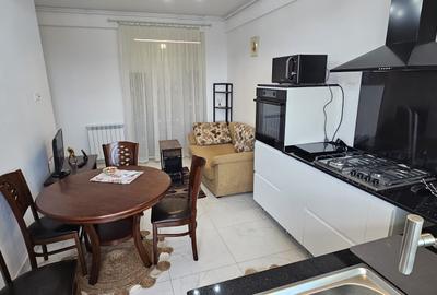Apartament cu 2 camere decomandat, mobilat în Universitate