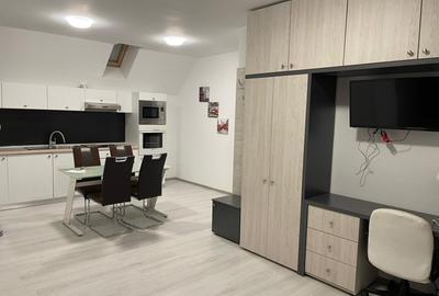 Apartament cu 2 camere semidecomandat, mobilat în Central