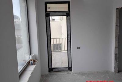 Casă cu 4 camere în Palazu Mare